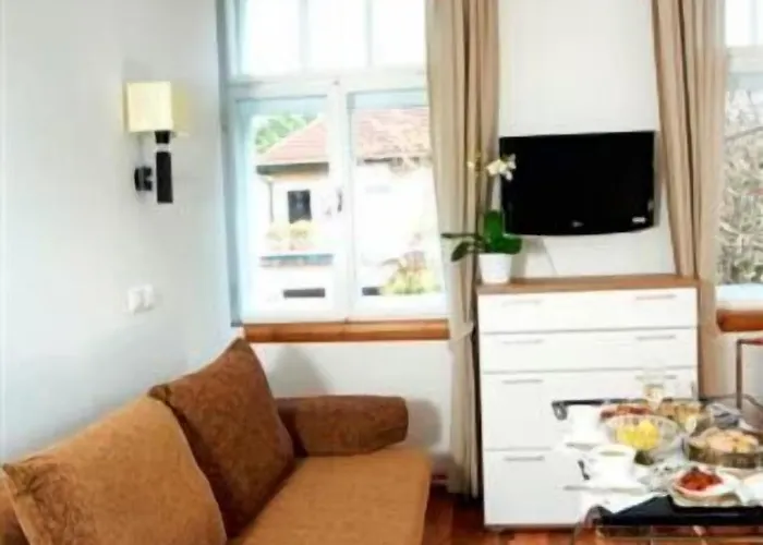 Katrca Otel Ljubljana