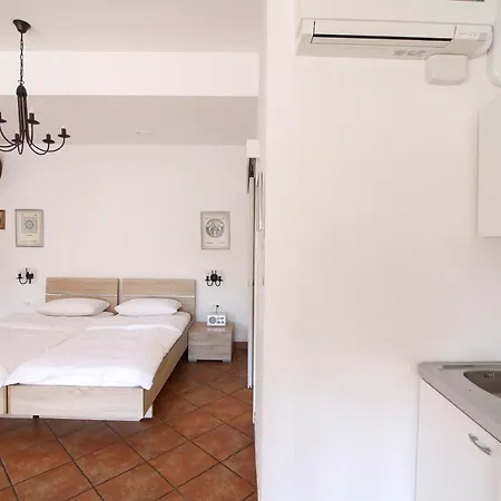 Katrca Otel Ljubljana